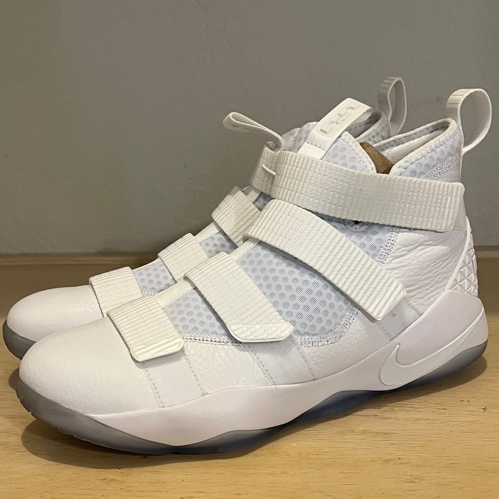 Nike Lebron James Soldier XI White/ Pure Platinum - Picture 3 of 5